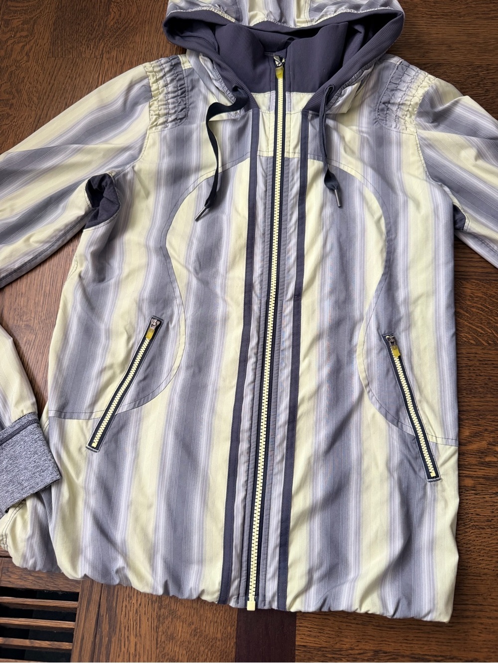Vintage LULULEMON Run Reflection Track & Field Citron Ombré Stripes Jacket SZ 8 - Picture 8 of 16